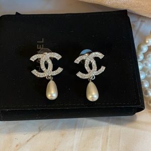 Chanel classic large pearl drop CC earrings